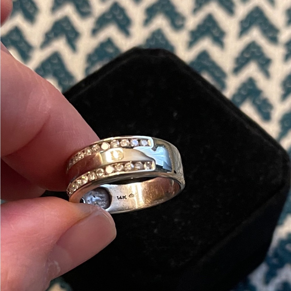 Amazing 14k white gold diamond ring